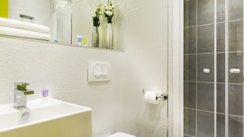 Rainfall showerhead, free toiletries, hair dryer, towels