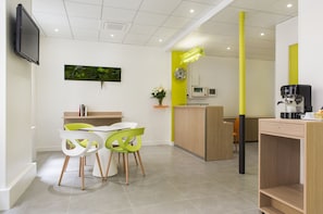 Coin salon dans le hall