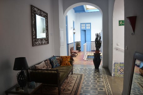 Hallway. Hotel La Fonda del Califa