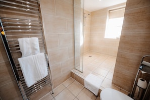 Executive King Room | Bathroom | Combined shower/tub, free toiletries, hair dryer, towels - Sir Thomas Hotel (Liverpool)