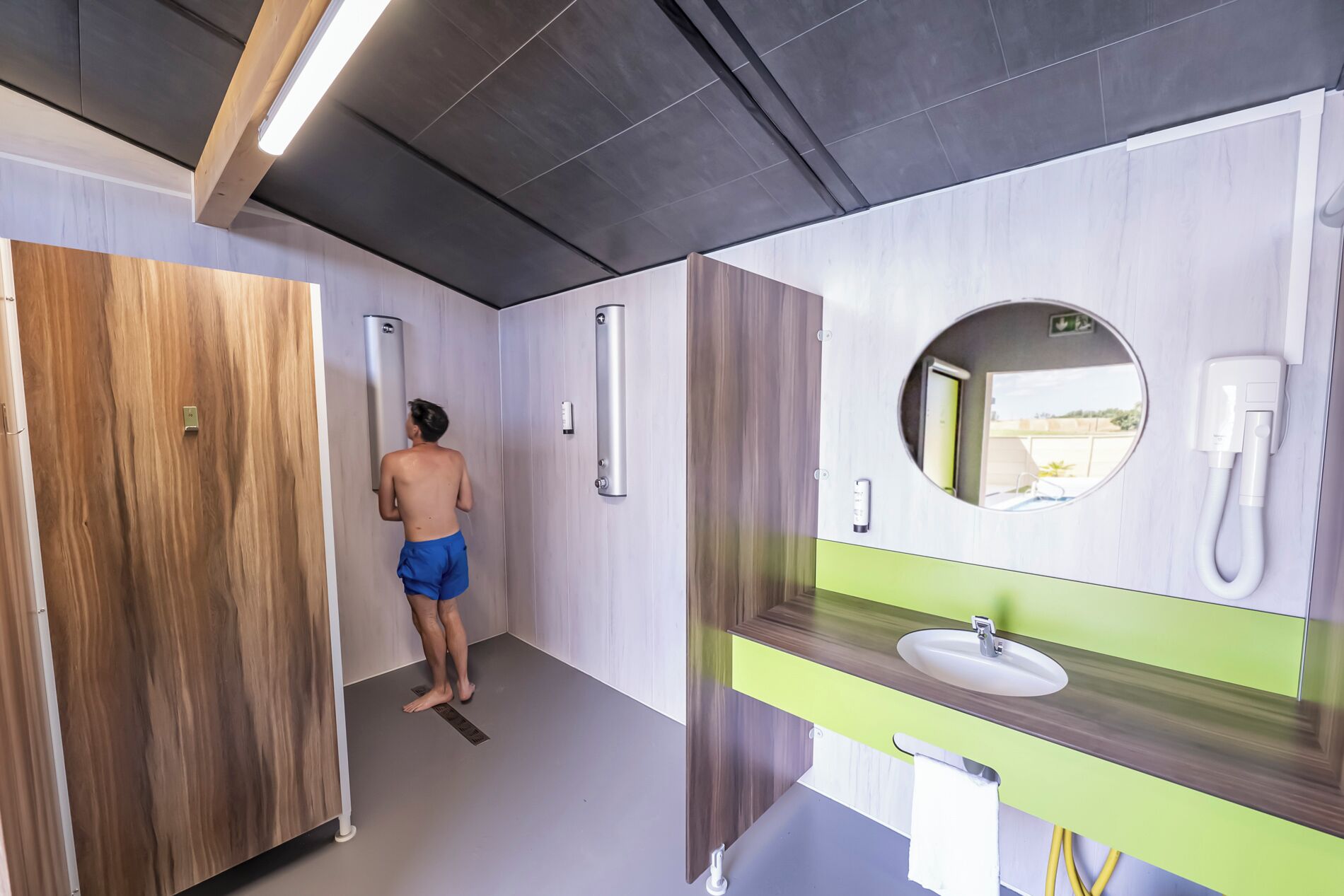 basic single room | bathroom | free toiletries, hair dryer, soap, shampoo