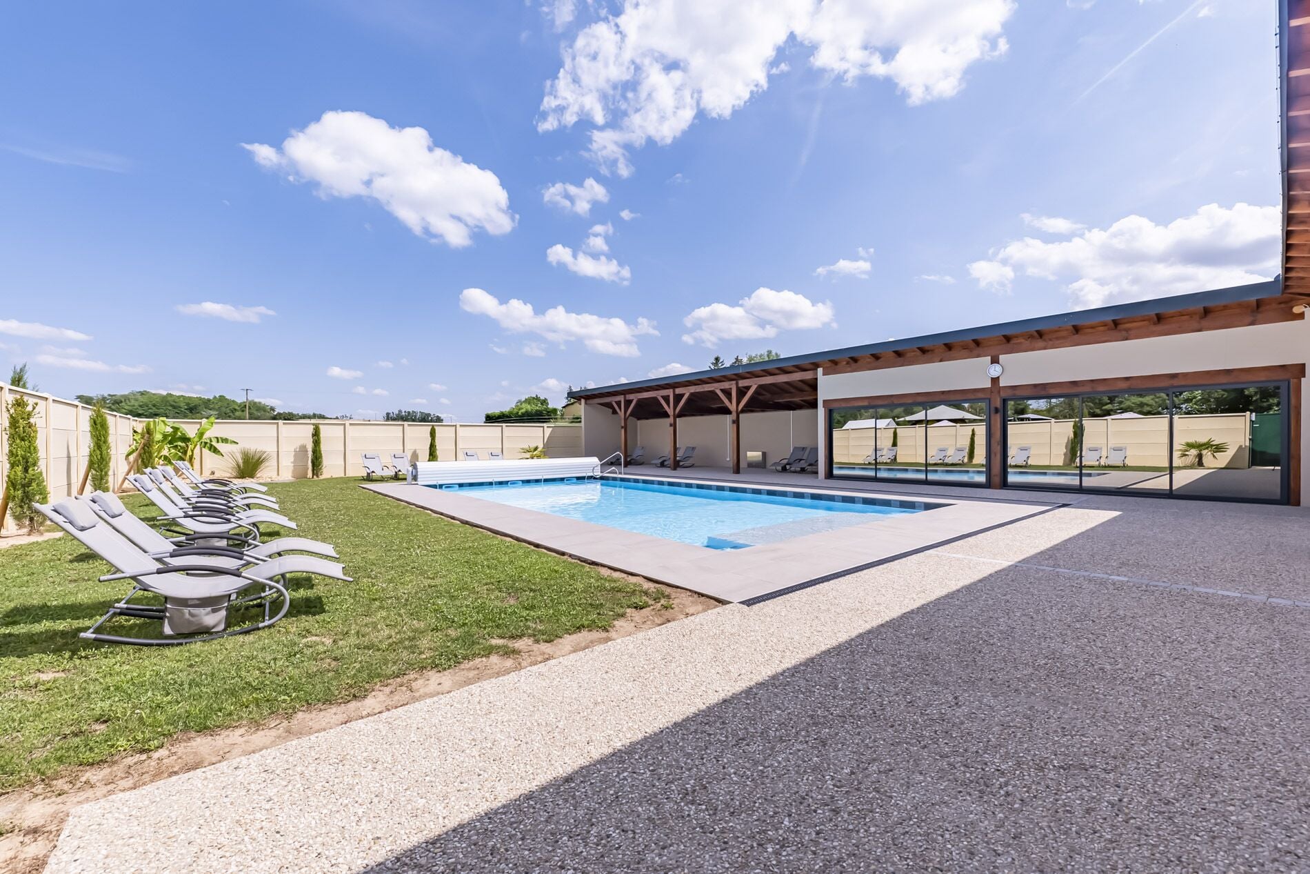 Piscine extérieure (ouverte en saison)