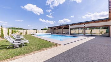 Piscine extérieure (ouverte en saison)