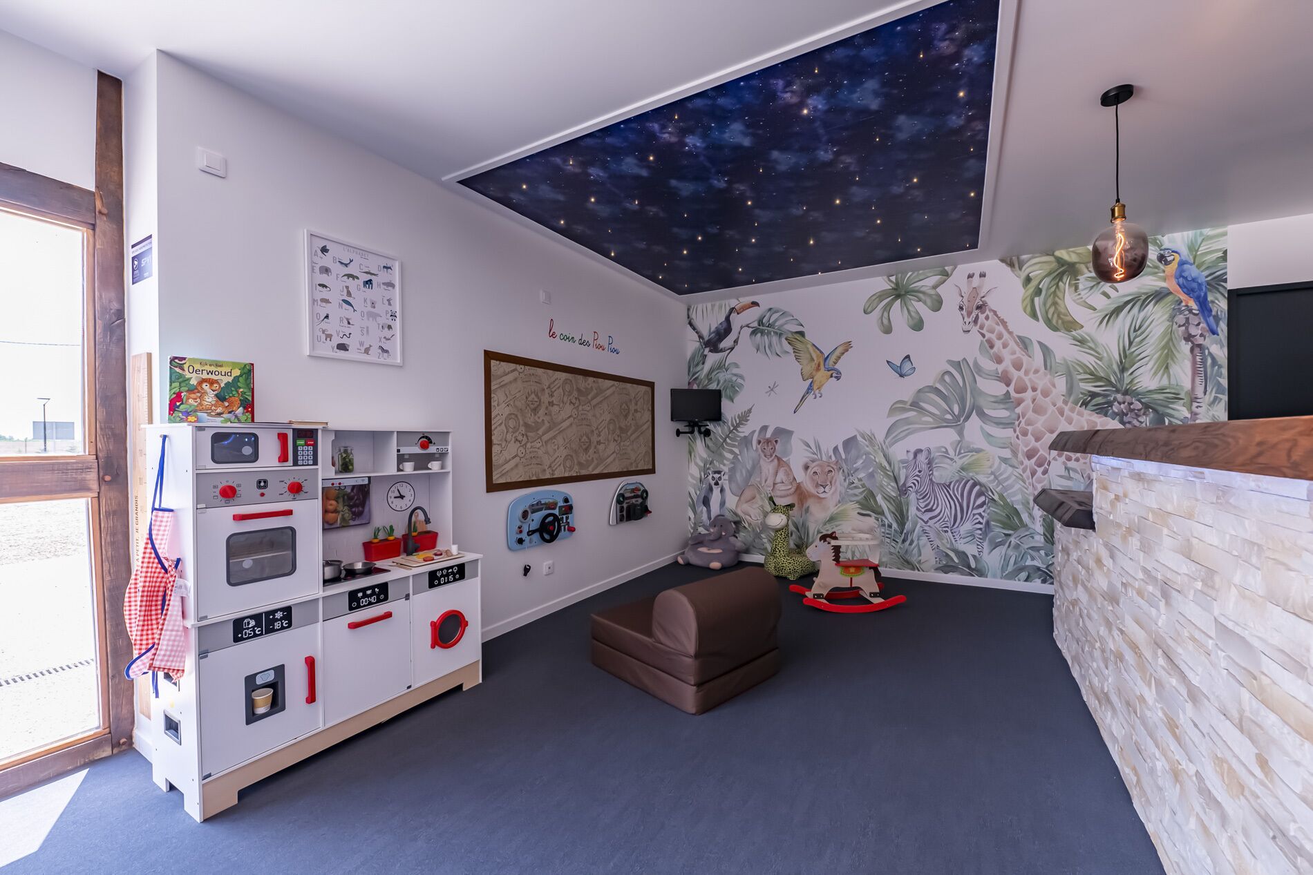 children’s play area – indoor