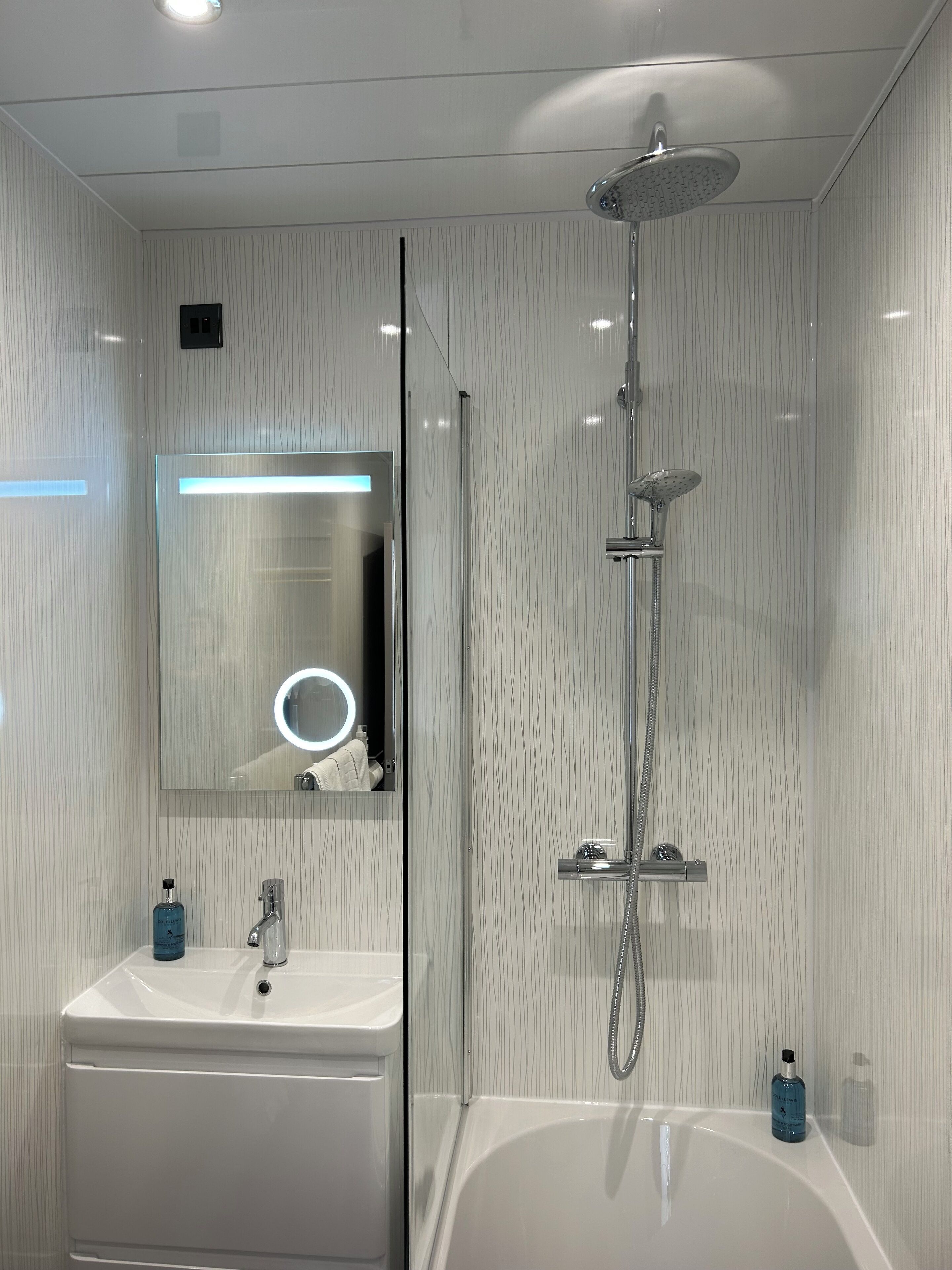 Luxury Superking/Twin En-suite Room | Bathroom