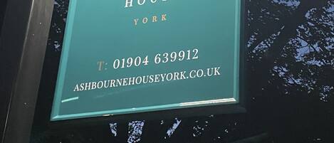 Façade de l’hébergement - soirée/nuit