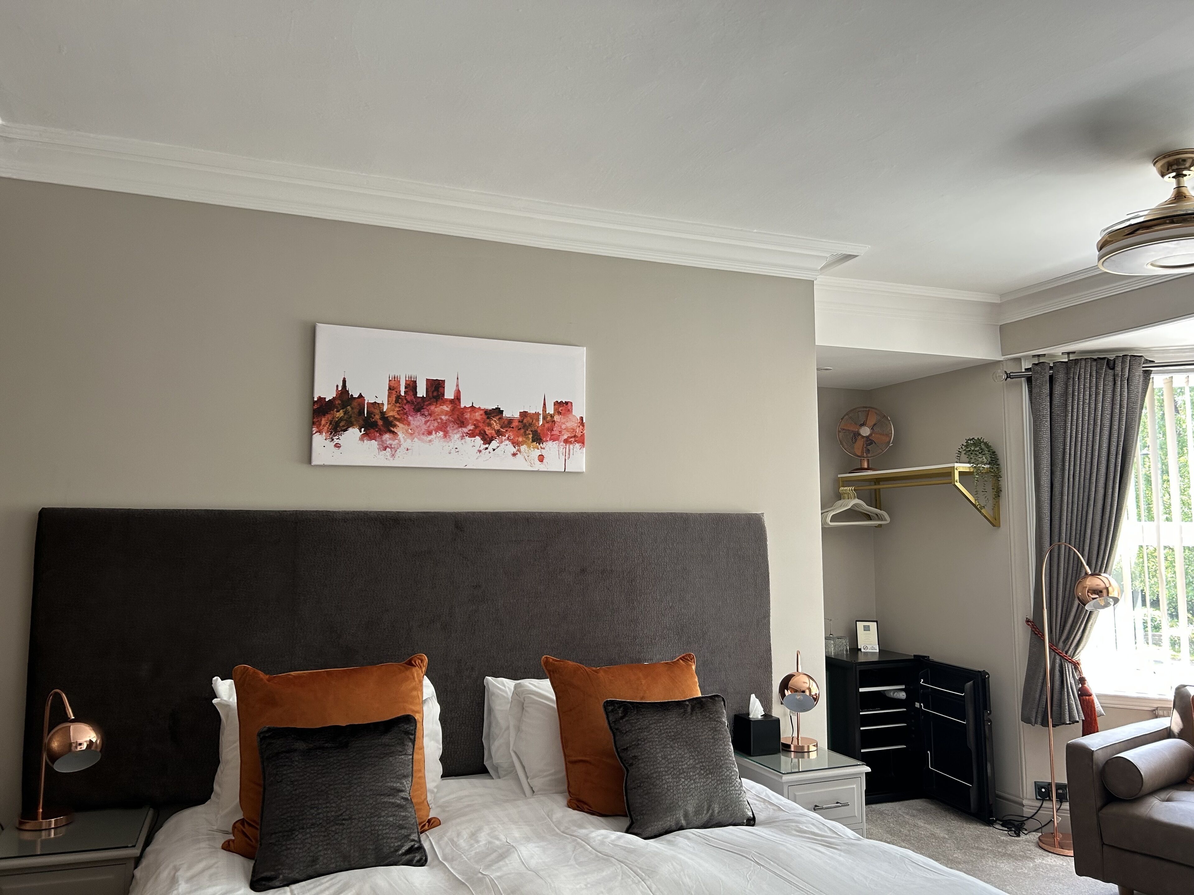 Luxury Superking/Twin En-suite Room | Premium bedding, individually decorated, individually furnished