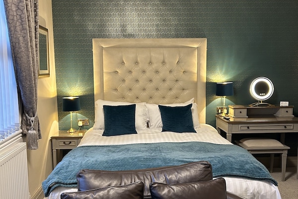 King Room En-Suite | Sängtillbehör av högsta kvalitet, individuell inredning och unika möbler