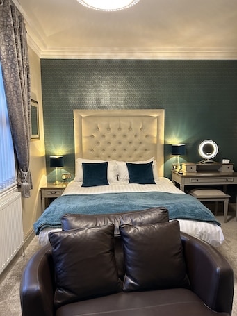 King Room En-Suite. Ashbourne House