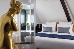 In-room safe, desk, soundproofing, iron/ironing board - Hôtel Louis II  (Paris)