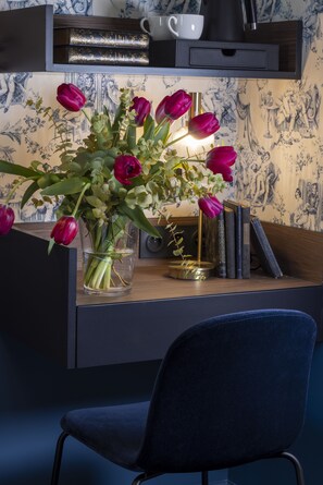 Kahden hengen tavanomainen huone | Tallelokero huoneessa, työpöytä, äänieristys, silitysrauta/-lauta