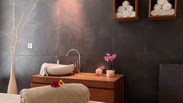 Sauna, mandi tangas / hammam, rawatan badan, aromaterapi