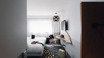 Chambre Standard, 2 lits une place | Coffres-forts dans les chambres, bureau, rideaux occultants