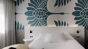 Standard Room, 1 Double Bed | In-room safe, desk, blackout drapes, soundproofing
