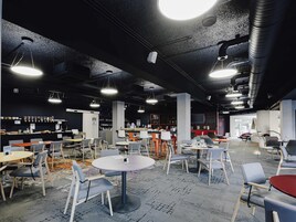 Déjeuner et dîner servis sur place
