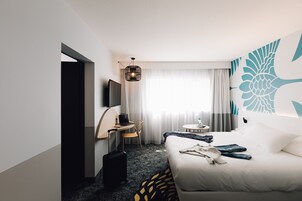 In-room safe, desk, blackout drapes, soundproofing
