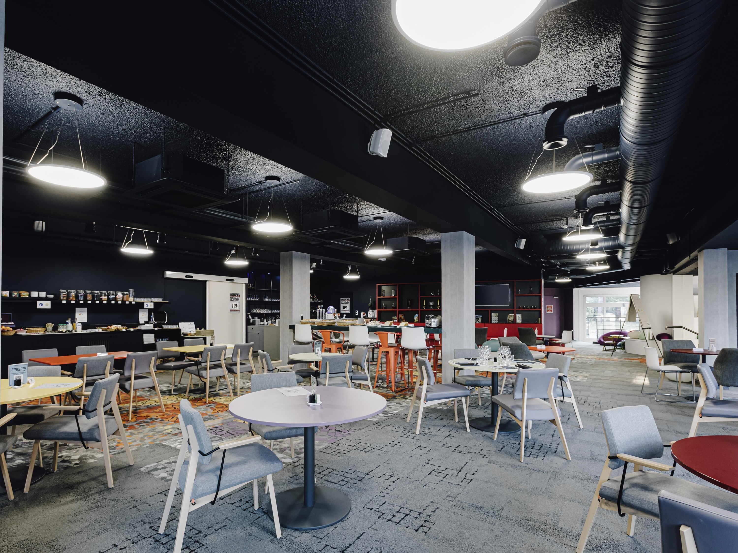 Lunch and dinner served, French cuisine