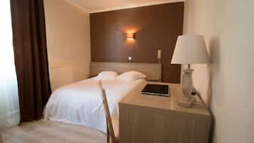 Kamar Double | Meja kerja, tirai kedap cahaya, dan tempat tidur lipat/tambahan