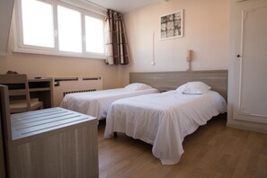 Skrivbord, mörkläggningsgardiner, extrasängar och gratis wi-fi