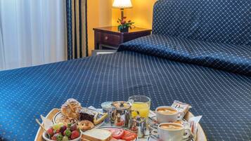 Double Room | Minibar, in-room safe, desk, soundproofing