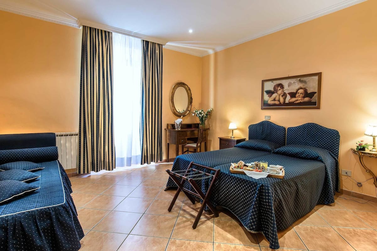 Quadruple Room | Minibar, in-room safe, desk, soundproofing