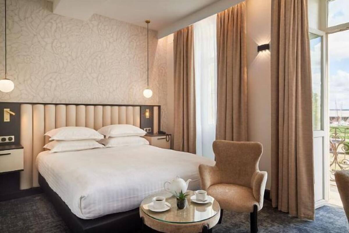 Premium bedding, pillowtop beds, minibar, in-room safe