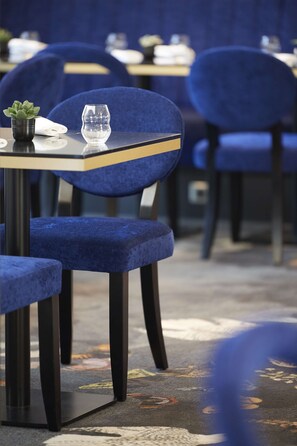 Breakfast, lunch and dinner served - Best Western Premier Hotel des Vignes et des Anges (Pauillac)