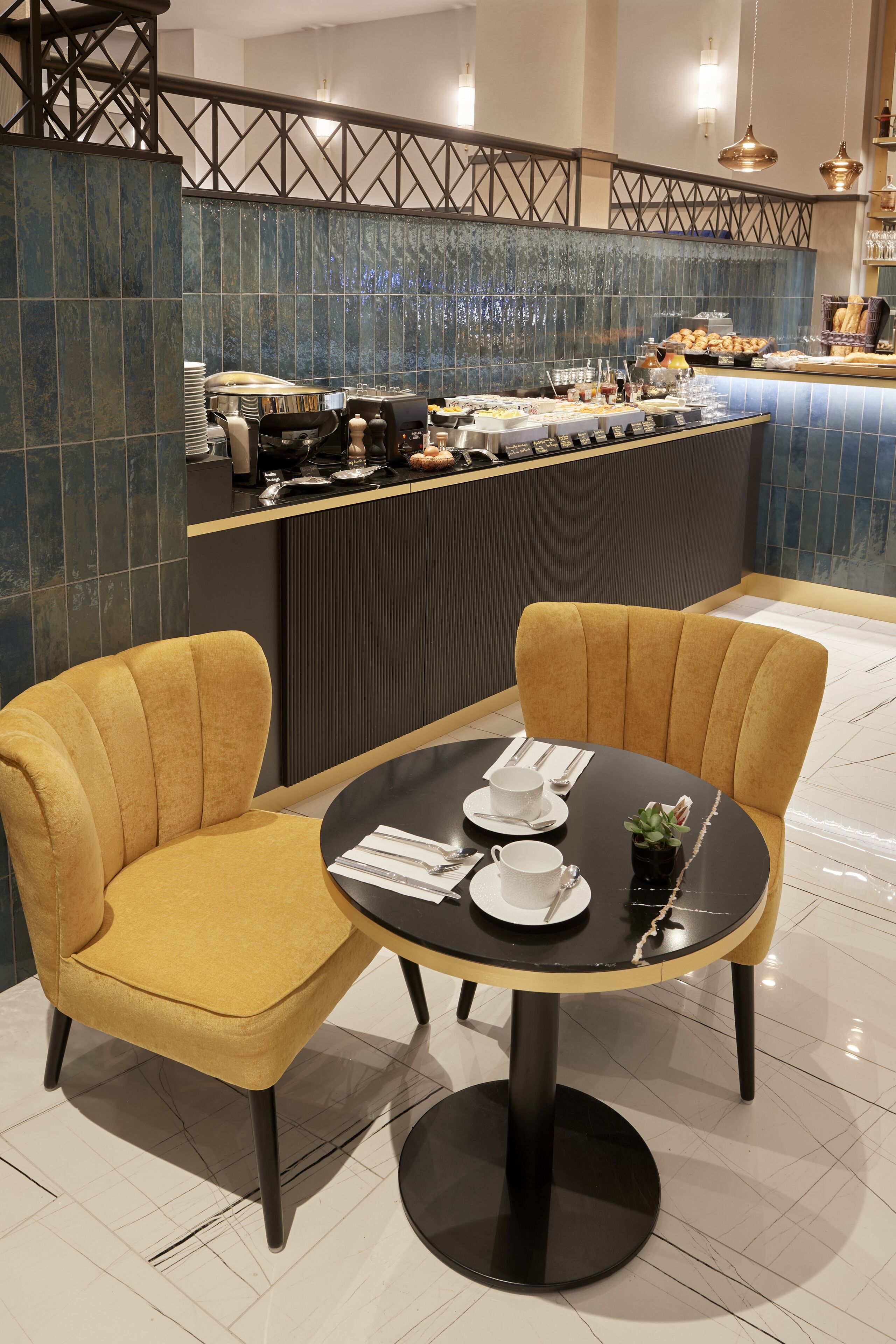 Desayuno buffet diario (EUR 20 por persona)