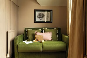 Room (Indulgence) | 1 bedroom, premium bedding, individually decorated, iron/ironing board - The Swan (Arundel)
