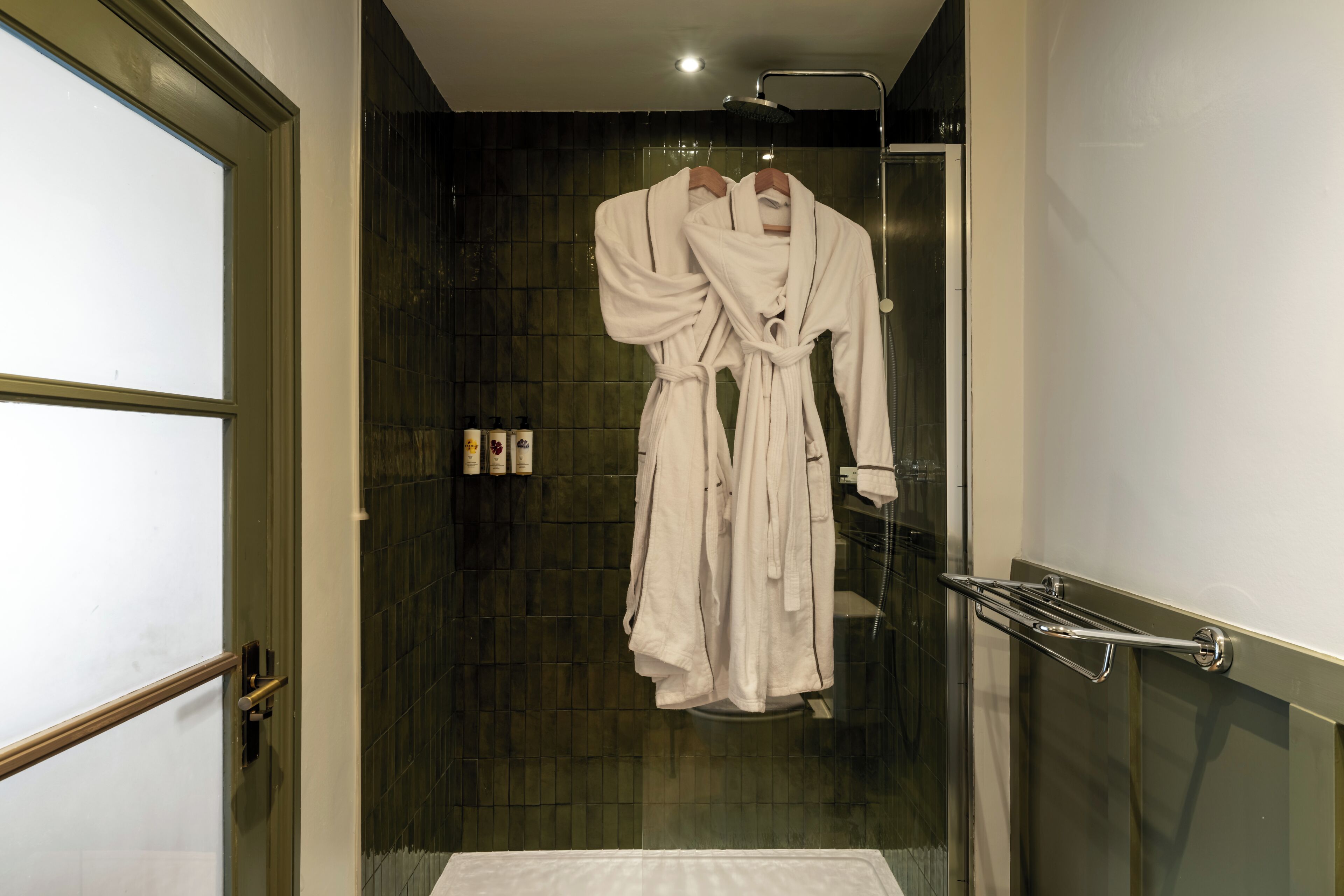 Room (Indulgence) | Bathroom | Free toiletries, hair dryer, towels