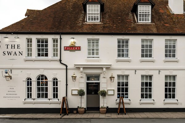 The Swan - Arundel
