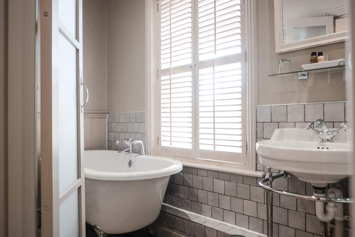 room (indulgence) | bathroom | free toiletries, hair dryer, towels