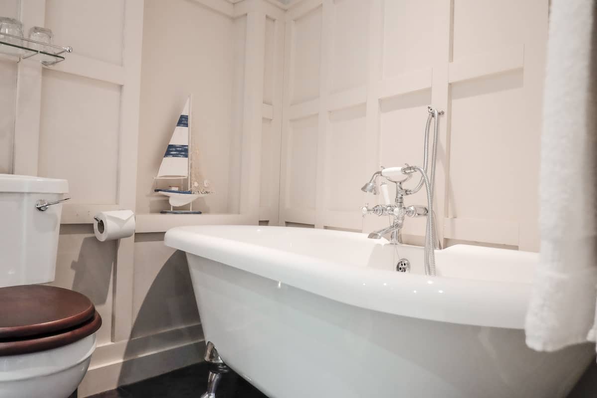 room (indulgence) | bathroom | free toiletries, hair dryer, towels