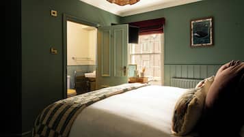 Room (Cosy) | 1 bedroom, premium bedding, individually decorated, iron/ironing board