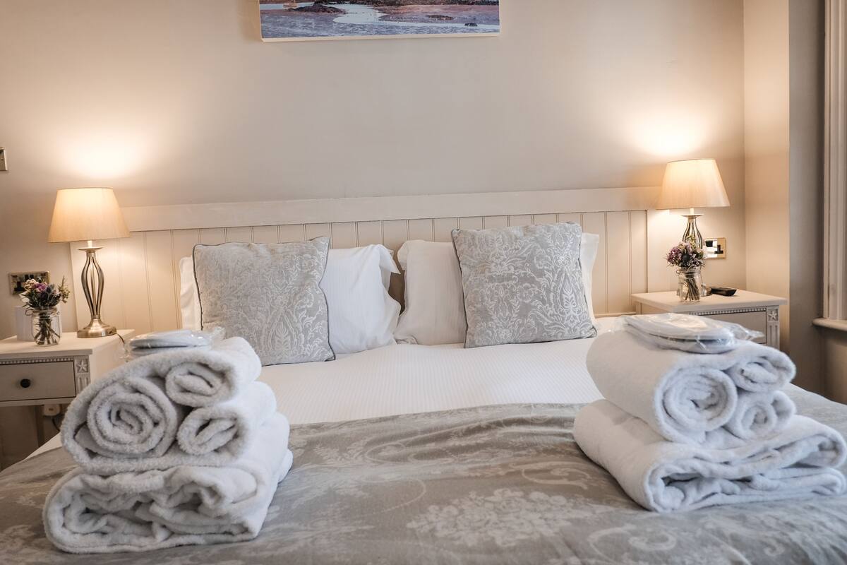 room (indulgence) | 1 bedroom, premium bedding, individually decorated, iron/ironing board