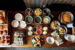 Breakfast buffet - The Swan (Arundel)