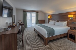 Chambre supérieure, 1 lit double, non-fumeur | Coffre-fort, bureau, fer et planche à repasser, accès au Wi-Fi (inclus)