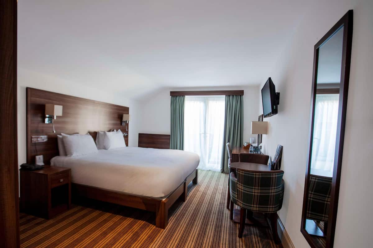In-room safe, desk, iron/ironing board, WiFi (free)
