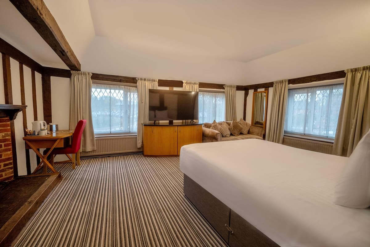 In-room safe, desk, iron/ironing board, WiFi (free)