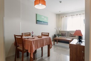 32-Zoll-Fernseher mit Kabelempfang, Drucker