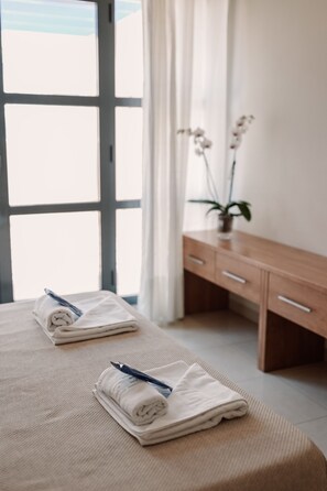 In-room safe, desk, laptop workspace, blackout curtains