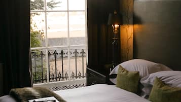 Wee Double | 1 bedroom, Egyptian cotton sheets, premium bedding, Select Comfort beds
