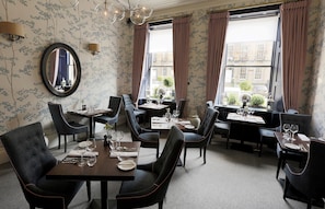 Breakfast and dinner served, local and international cuisine - Nira Caledonia (Edinburgh)