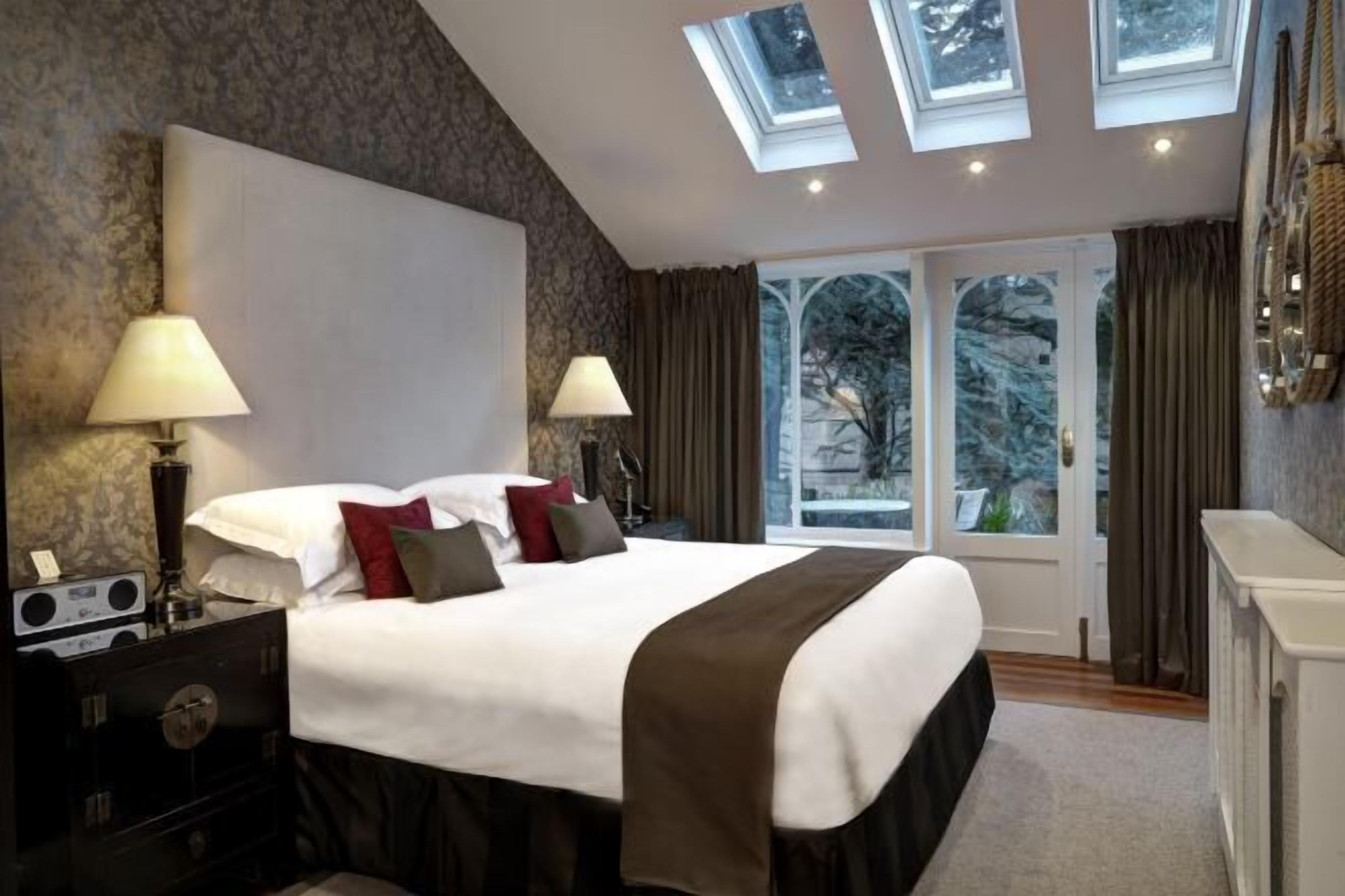 1 bedroom, Egyptian cotton sheets, premium bedding, Select Comfort beds