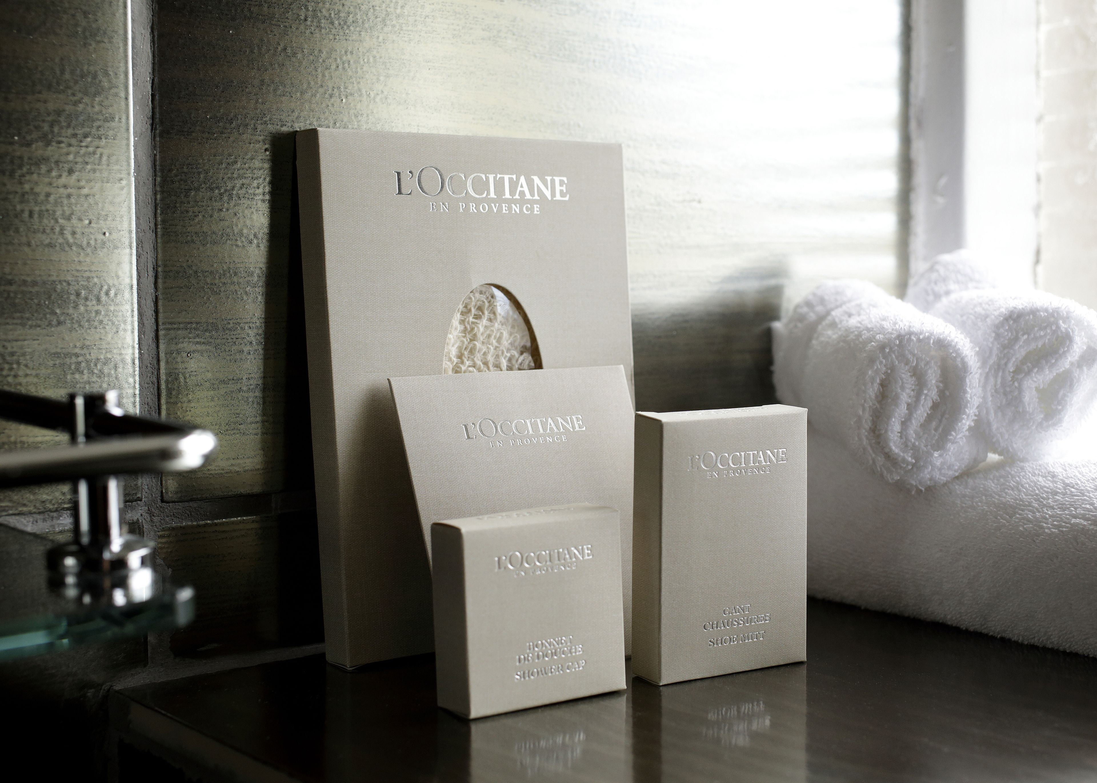 jetted bath, hydromassage showerhead, designer toiletries, hair dryer