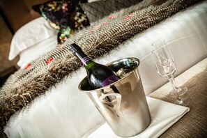 Champagne service - Nira Caledonia (Edinburgh)