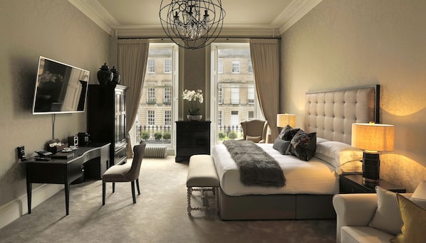 Junior Double Room | 1 bedroom, Egyptian cotton sheets, premium bedding, Select Comfort beds - Nira Caledonia (Edinburgh)
