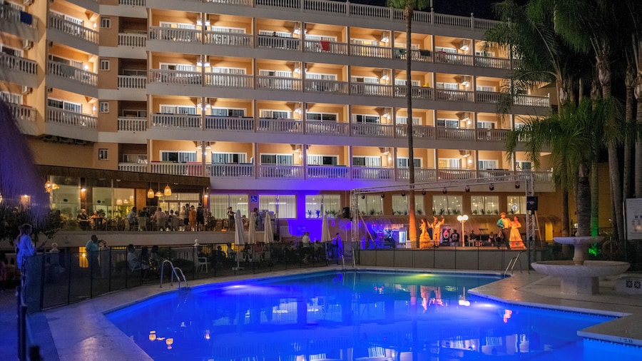 Hotel Parasol by Dorobe