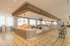 Frokost, lunsj og middag serveres