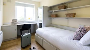 Habitación individual básica, baño en la habitación | Escritorio, espacio para trabajar con laptop y wifi gratis